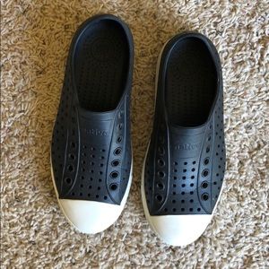 Native Jefferson Shoes Size 4 Men Size 6 Women